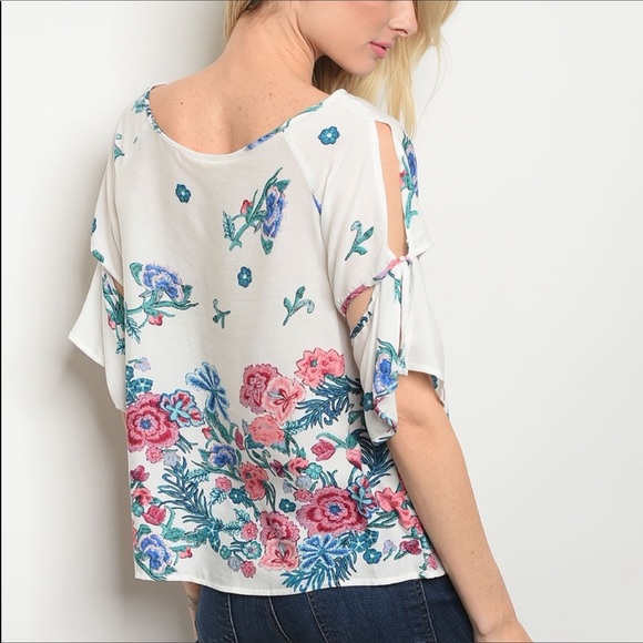 ✨Cold Shoulder Floral Blouse✨ - Picture 3 of 4